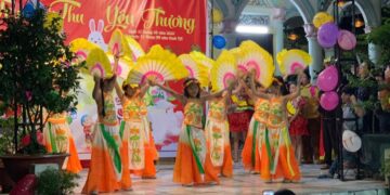 Ấp áp Trung thu yêu thương tại chùa Tam Bảo