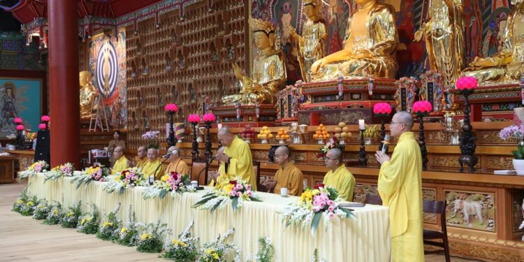 Buổi vấn đáp Phật pháp chủ đề: “Làm chủ cảm xúc” trong khóa tu học lần 12