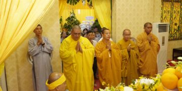 Ban Thông tin Truyền thông PG tỉnh Đồng Nai trang nghiêm dâng hương và đảnh lễ Giác linh HT. Thích Giác Quang.