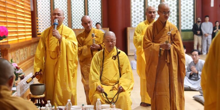 Thiêng liêng lễ cầu siêu cho bà con đồng bào tử nạn vì covid-19 trong khuôn khổ khoá tu học phật pháp lần thứ 12 tại Hàn Quốc