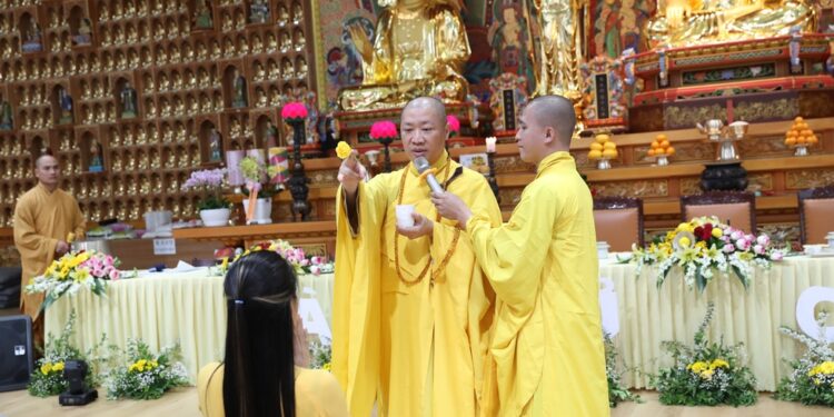 Lễ Quy – y Tam – Bảo và Vấn đáp Phật pháp tại khóa tu học lần 12