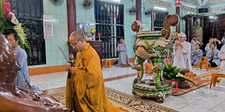 Chùa Tam Bảo tụng kinh A Di Đà cầu siêu, hồi hướng công đức cho chư Hương linh Thủy táng