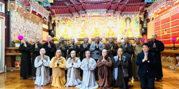 BTC khóa tu chào Hòa thượng Cheong-Do-Woong – trụ trì chùa Minh Trang