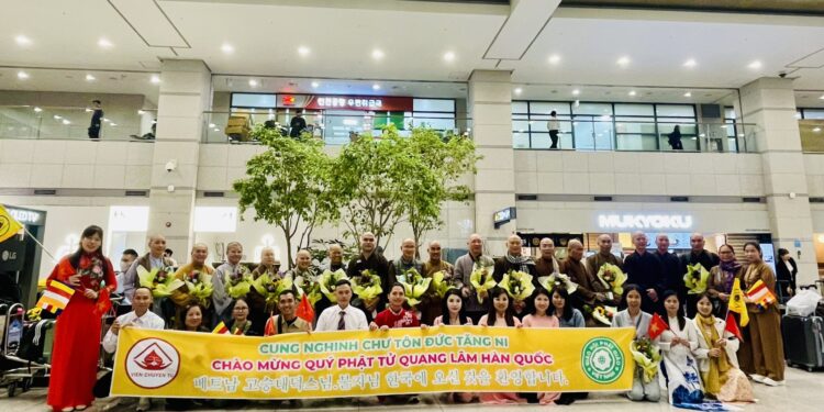 Cộng đồng Phật tử Viện Chuyên Tu tại Hàn Quốc, đón đoàn Chư Tôn Đức cùng Phật tử quang lâm chứng minh và tổ chức khoá tu học lần thứ 13 chủ đề: “Hoá giải nỗi ưu phiền”.